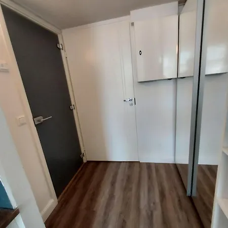 With Roof View Next To Railway Station アパート *